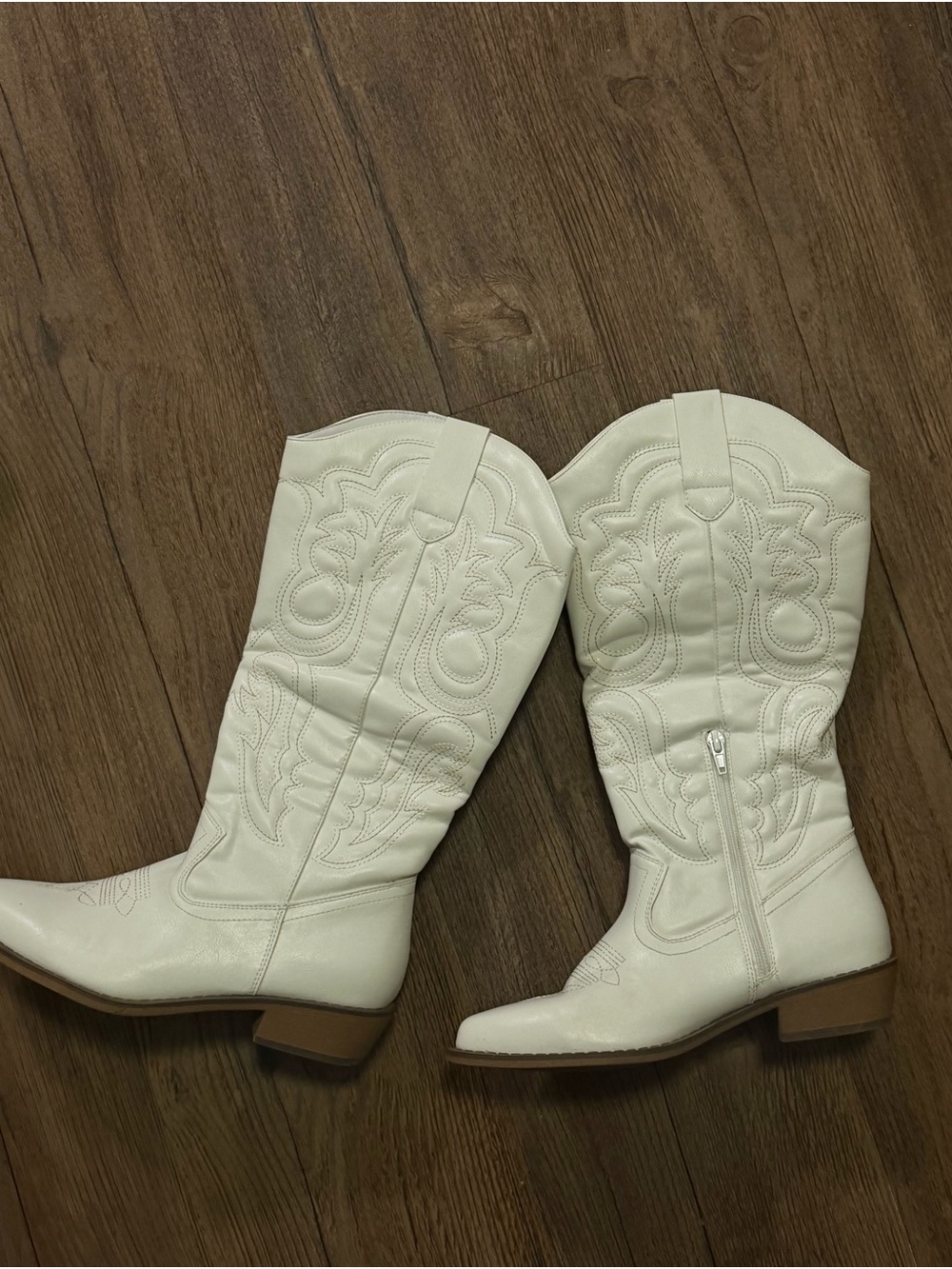 Women's White Western Embroidered Mid-Calf Heeled Boots